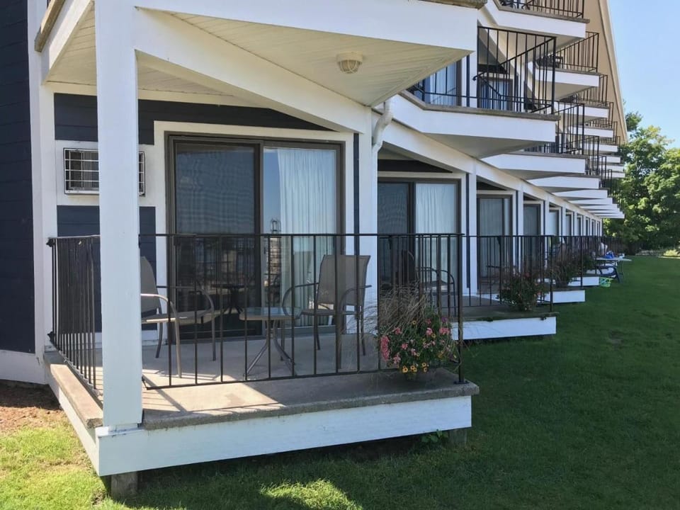 Pointes North 108- Grand Traverse Bay-Traverse City House in Michigan