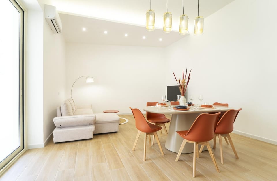 Living room, Seating area, Dining area