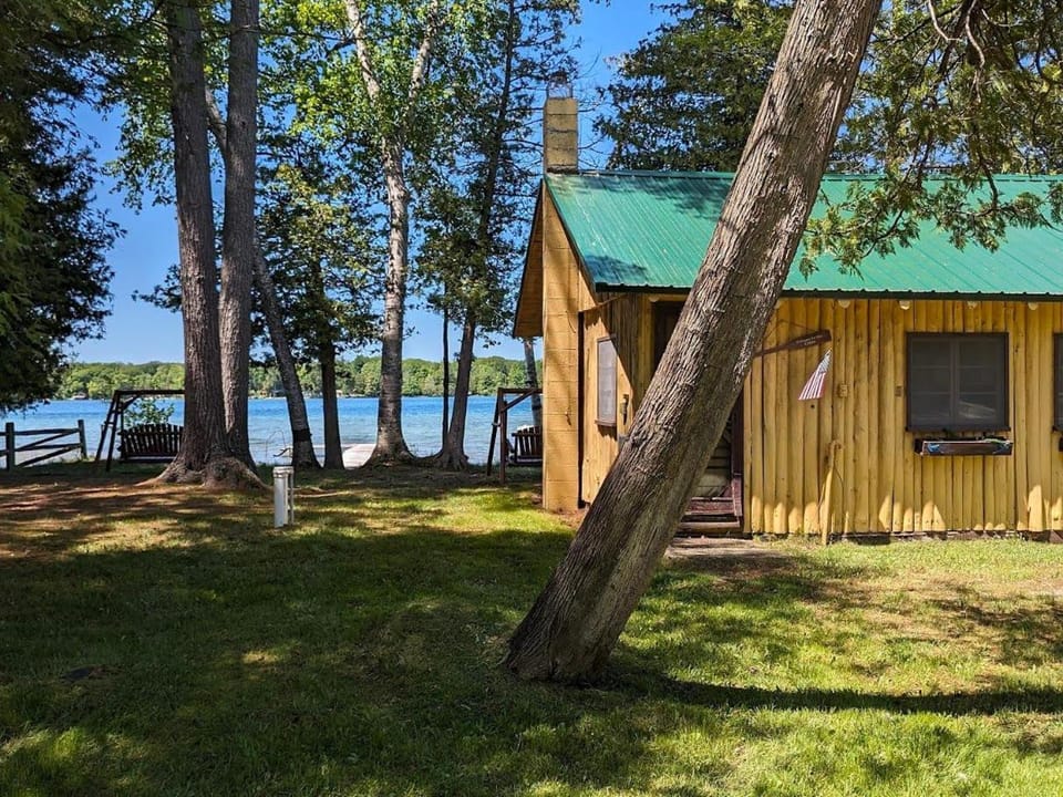 Yellow Cottage - Trick's Resort House in Michigan