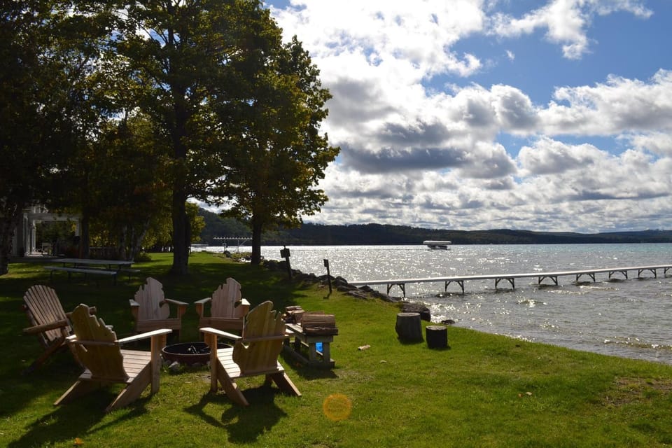 Brookhaven 1 House in Glen Lake