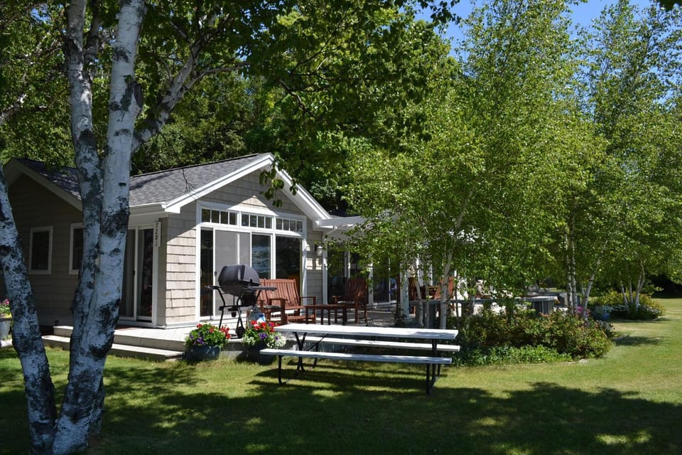 Brookhaven House House in Glen Lake