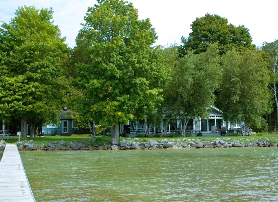 Brookhaven House House in Glen Lake