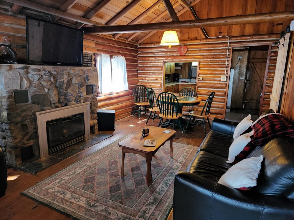 Cabin on the Lake Cabin in Elk Lake