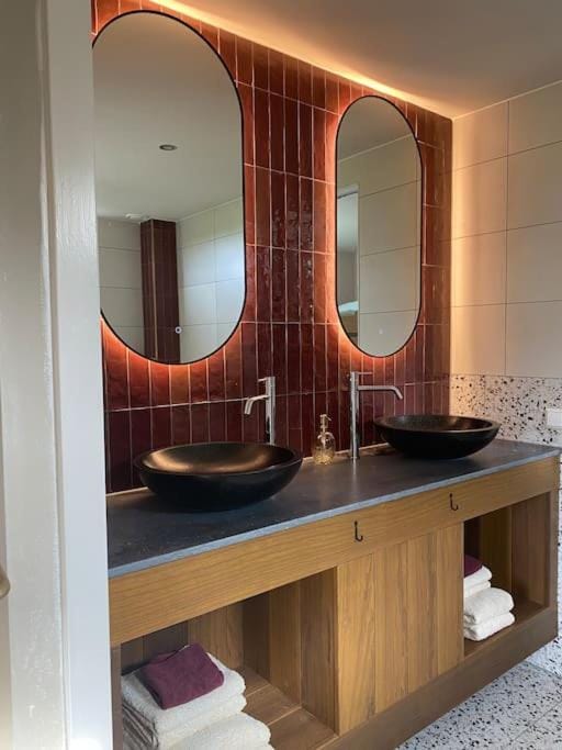 Bathroom, towels
