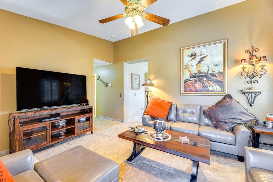 Walk to Golf Course: Queen Creek Oasis w/ Fire Pit House in Johnson Ranch