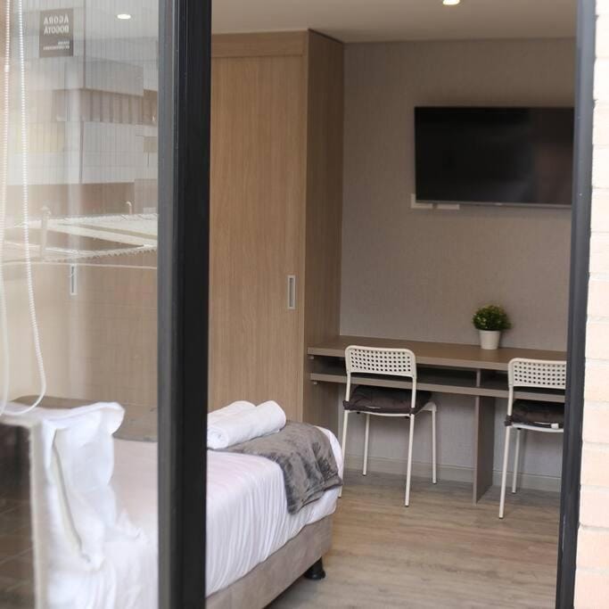 Céntrico y moderno apartaestudio en Quinta Paredes Apartment in Bogota