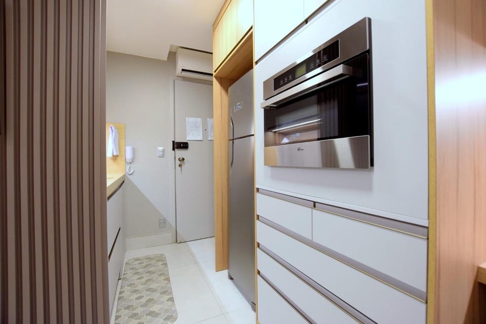 Kitchen or kitchenette, air conditioner