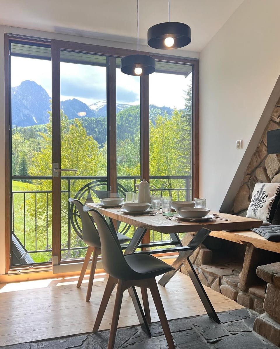 View (from property/room), Balcony/Terrace, Living room, Dining area, Mountain view