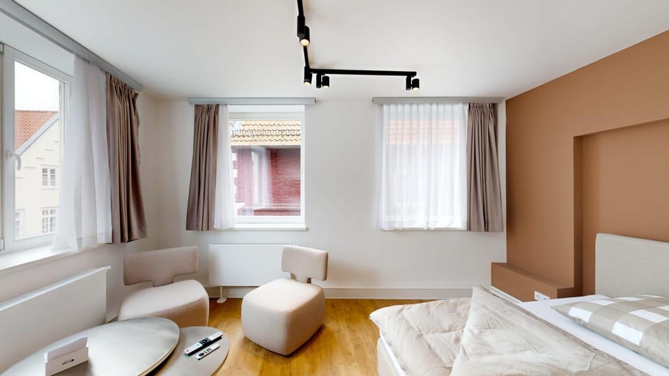 Bed, Seating area, City view
