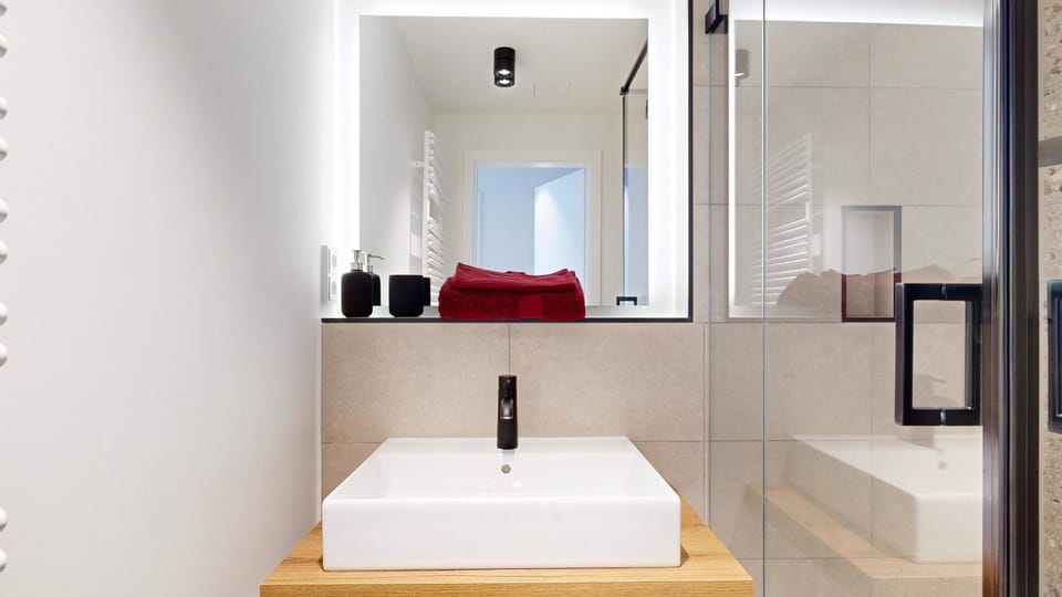 Shower, Bowling, Bathroom, towels