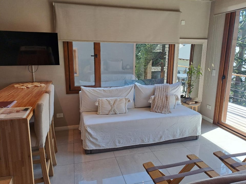 Bed, Seating area