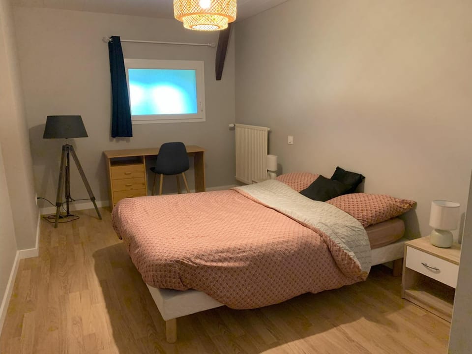 Bed, Seating area