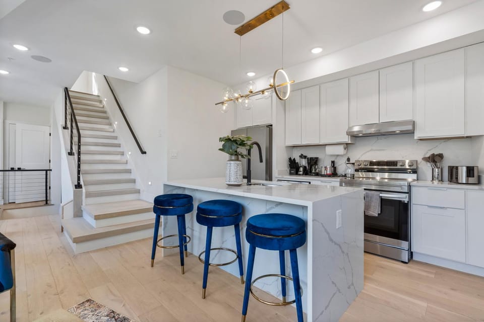 Capital Hill 1 Charming Oasis in Downtown DC near Metro with Rooftop View and Free WIFI Apartment in District of Columbia