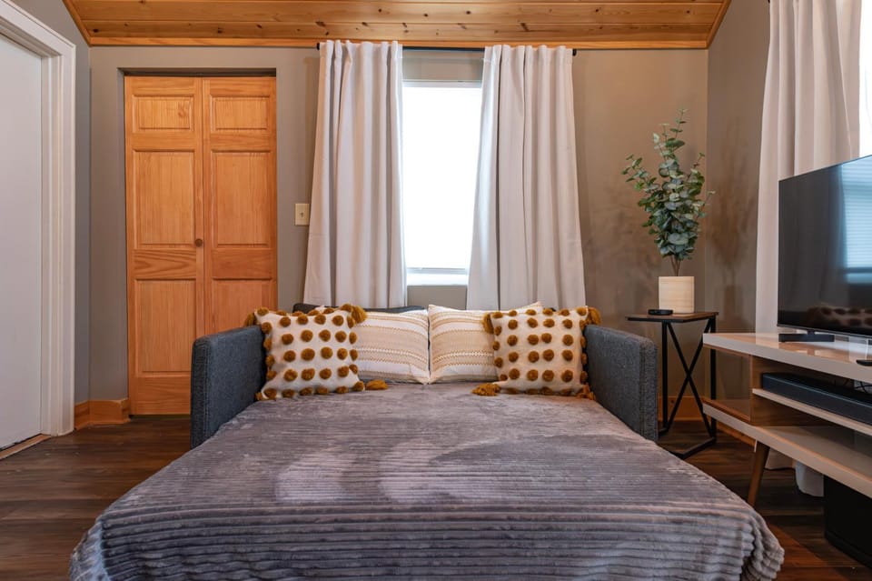Charming Benson Home - Sleeps 5 Hot Tub! House in Omaha
