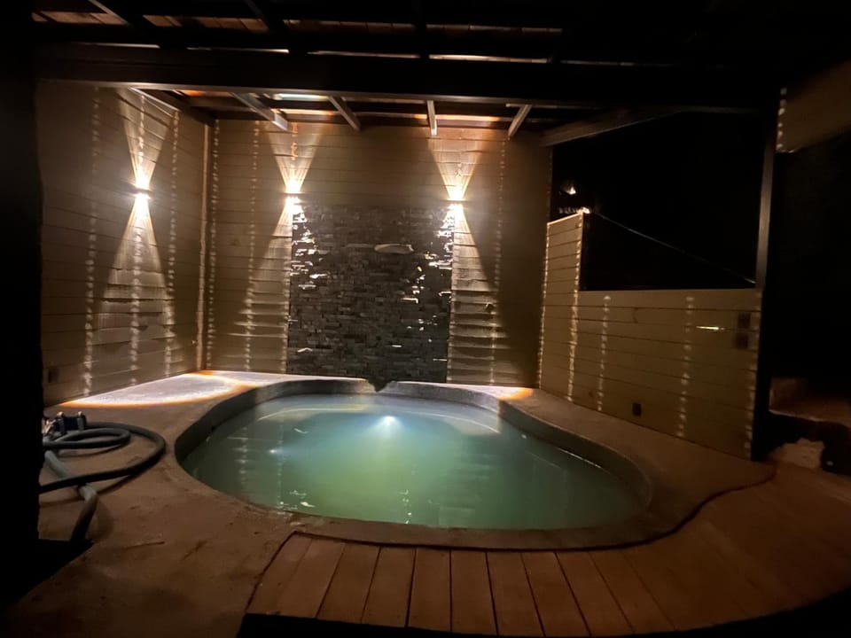 Hot Tub, Swimming pool