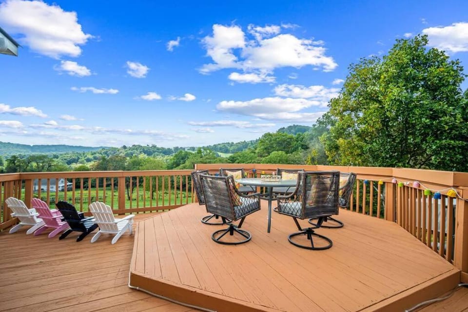 Sparta Luxury Mountain Retreat House in North Carolina