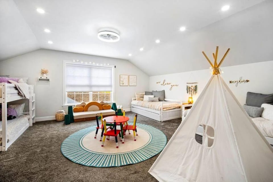 Sparta Luxury Mountain Retreat House in North Carolina