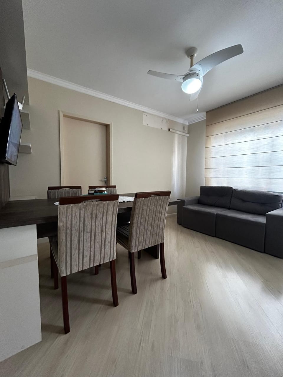 TV and multimedia, Living room, Seating area, Dining area