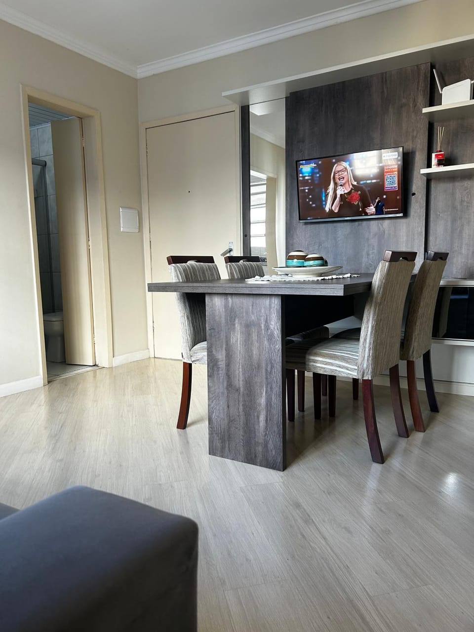 TV and multimedia, Living room, Seating area, Dining area
