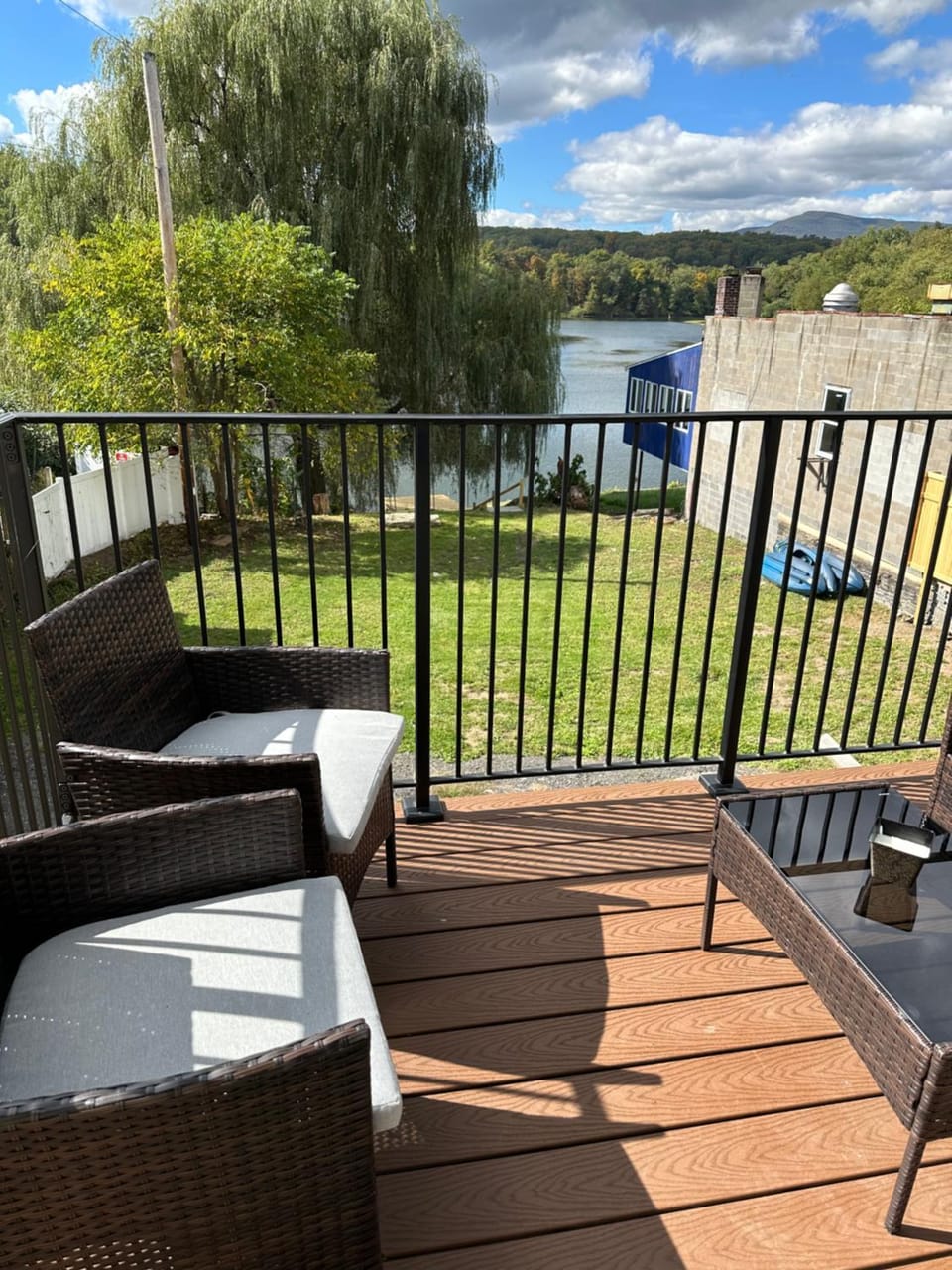 View (from property/room), Balcony/Terrace, Seating area, Lake view