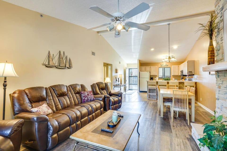 Waterfront Lazy Days Condo w/ Views & Pool Access! House in Osage Beach