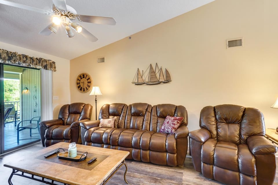 Waterfront Lazy Days Condo w/ Views & Pool Access! House in Osage Beach