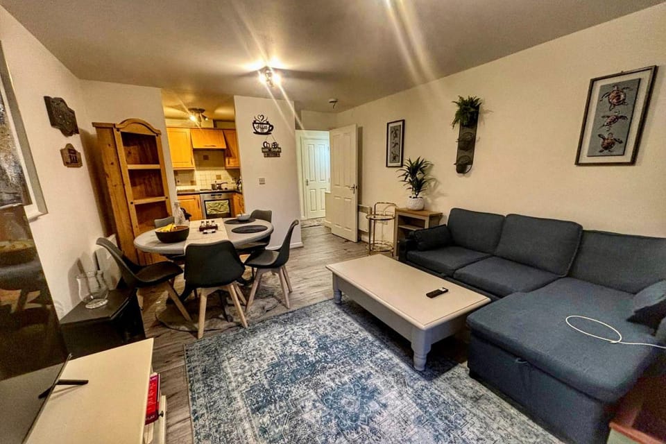 Kitchen or kitchenette, Seating area, Dining area