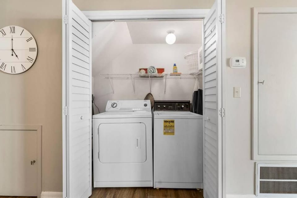 Across from West End Beach! Pet Friendly! Apartment in Panama City Beach
