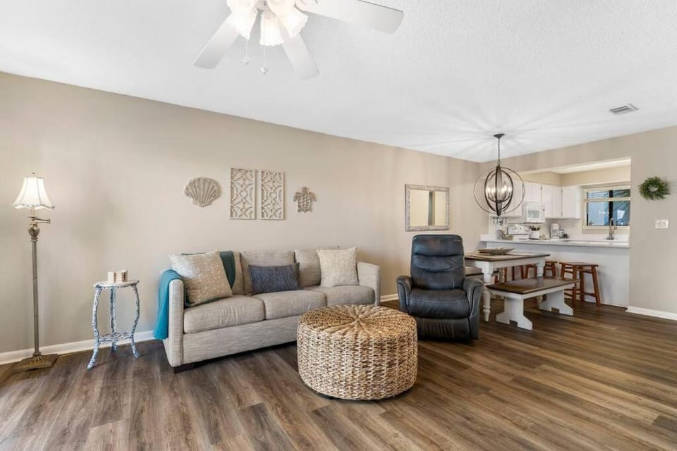 Across from West End Beach! Pet Friendly! Apartment in Panama City Beach