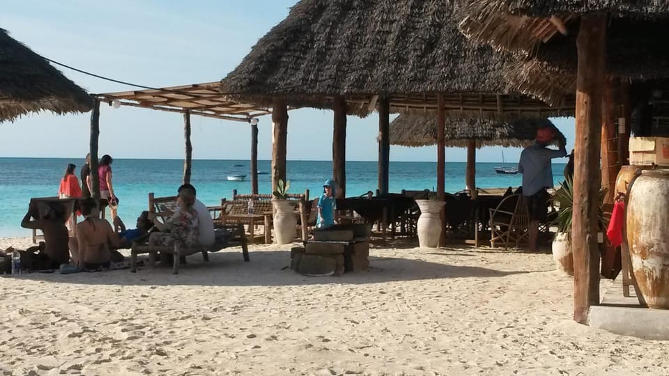 Restaurant/places to eat, Lounge or bar