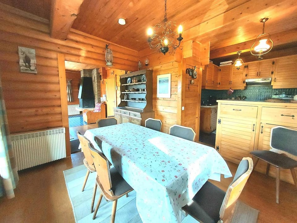 Chalet spacieux - 3 chambres, vue pistes, garage privé - FR-1-351-218 House in Mâcot-la-Plagne