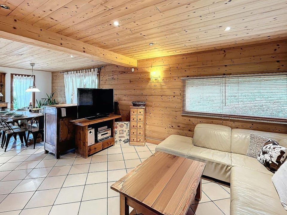 Chalet 4* chaleureux près des pistes avec parking et wifi pour 14 pers - FR-1-267-299 Chalet in Villarembert