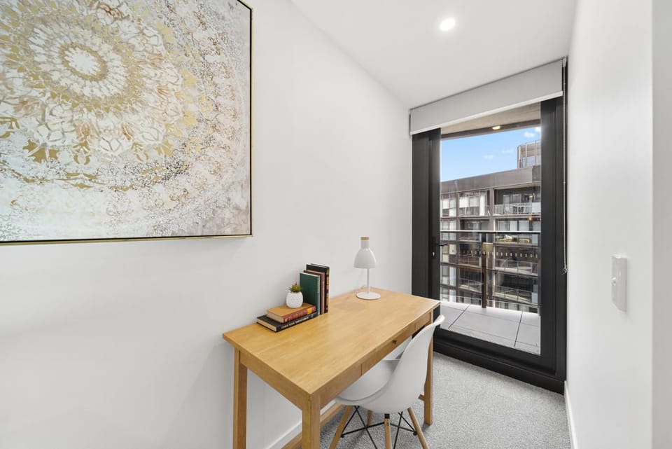 Phillip 2-Bed: Chic Interiors Amazing Amenities Apartment in Canberra