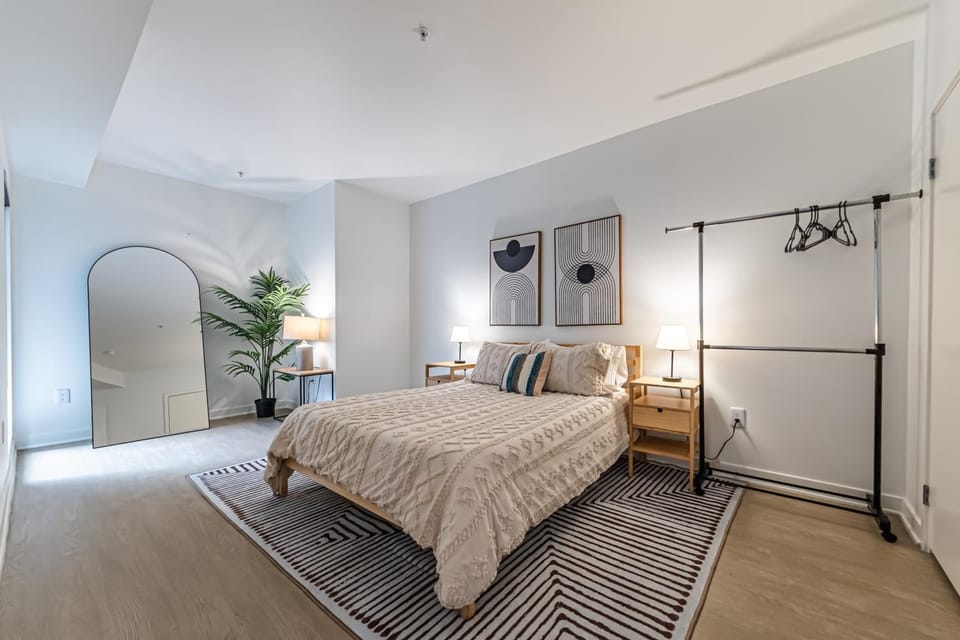 Stylish 2BDR & 2BTH - 15 mins walk to the beach! Apartment in Santa Monica