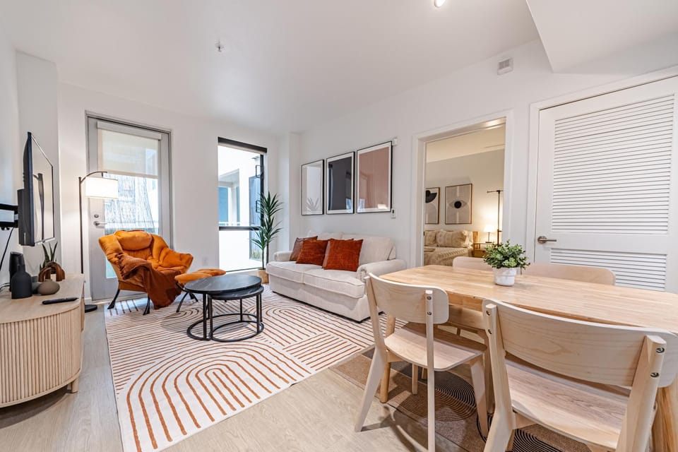 Stylish 2BDR & 2BTH - 15 mins walk to the beach! Apartment in Santa Monica