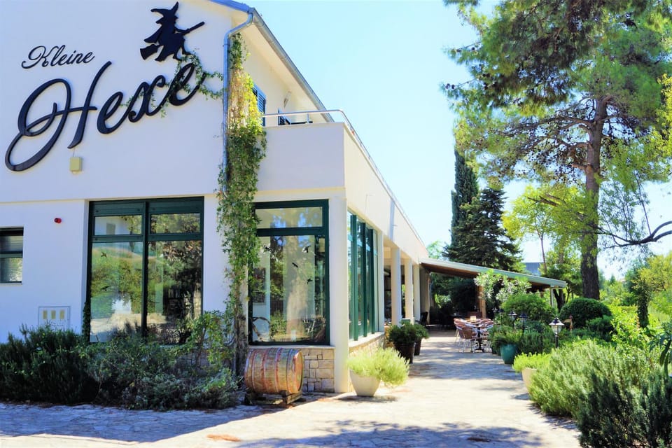 Property building, Facade/entrance, Decorative detail, Garden view