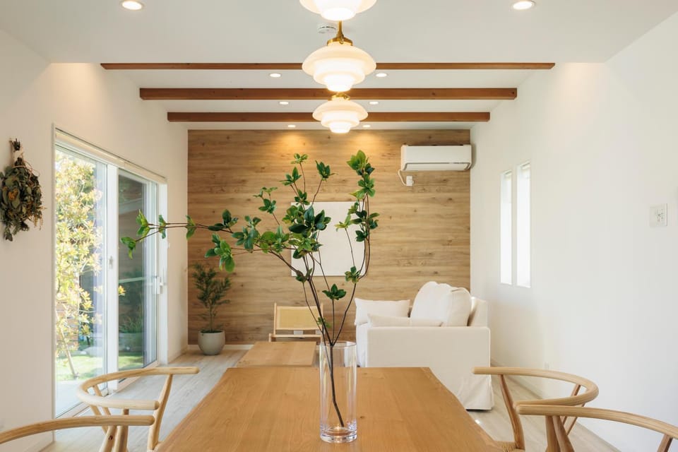Living room, Seating area, Dining area, air conditioner