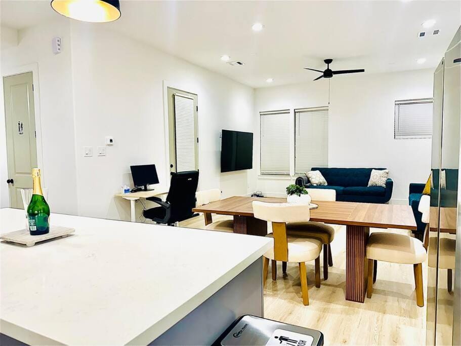 Central Townhome 2 miles to Med Center & Downtown House in Houston