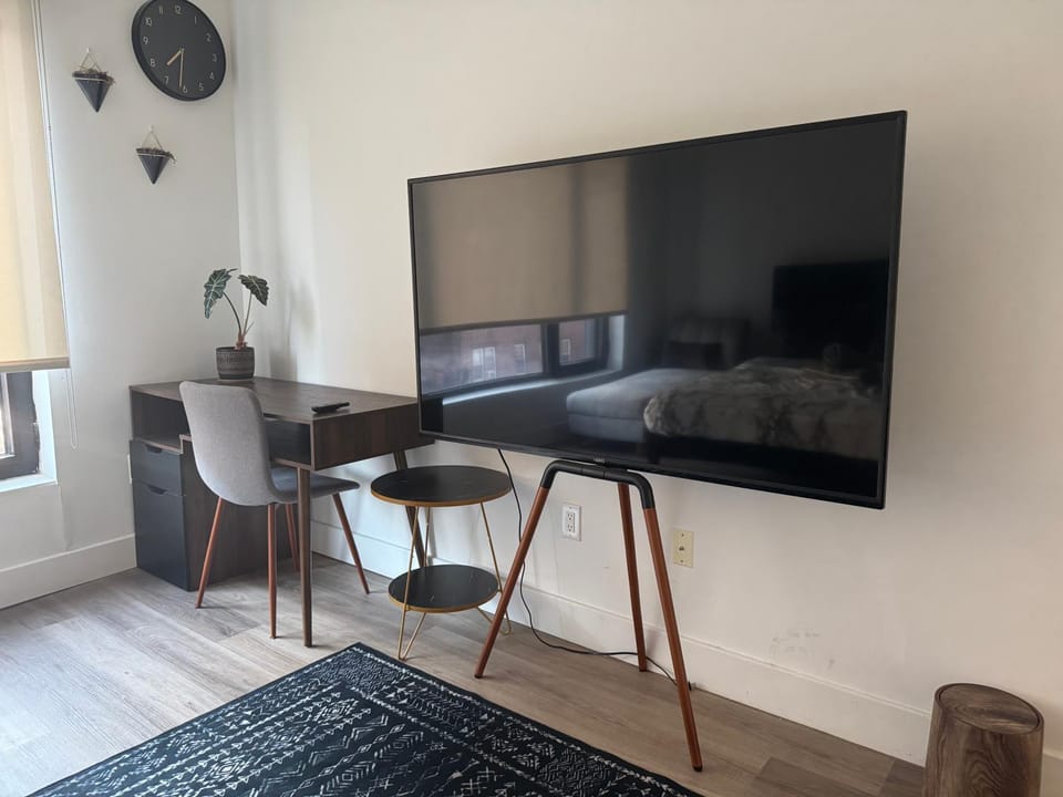 Cozy apt with City skyline rooftop Bed and Breakfast in Union City