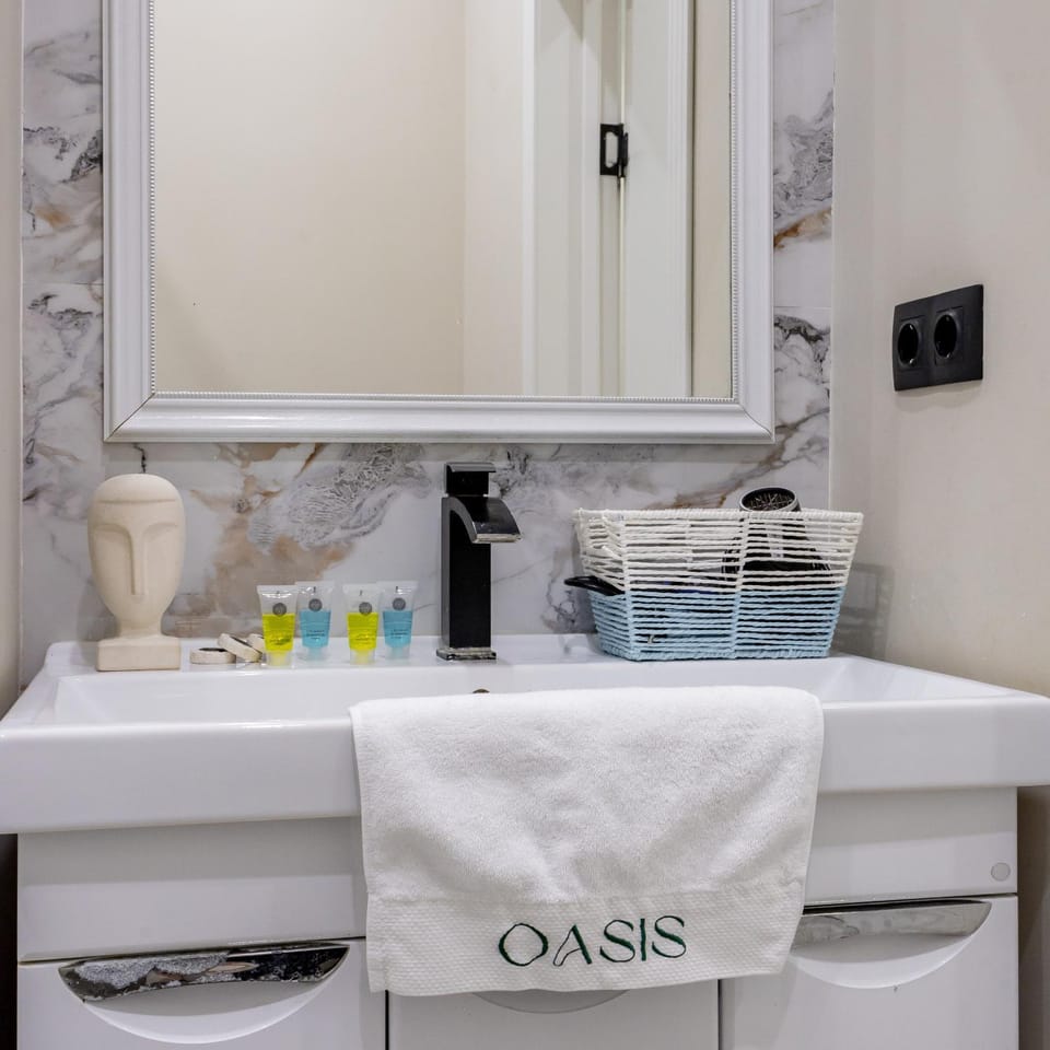 Bathroom, towels