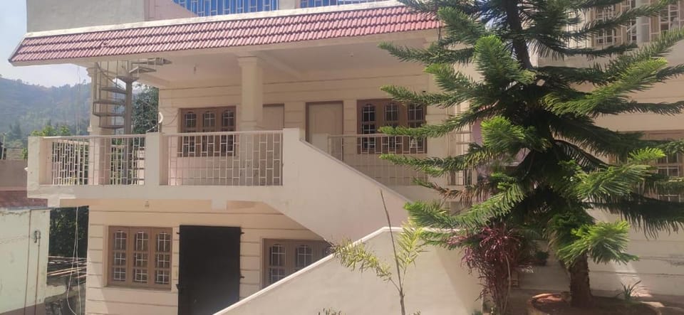 Property building, Day, Balcony/Terrace