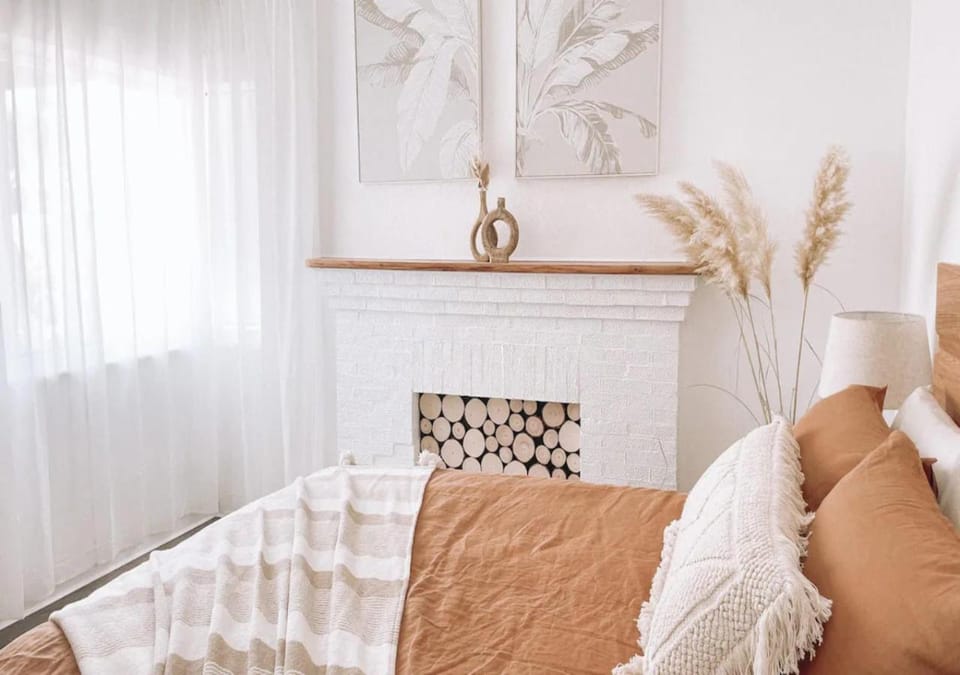 Bed, Photo of the whole room, Bedroom, air conditioner