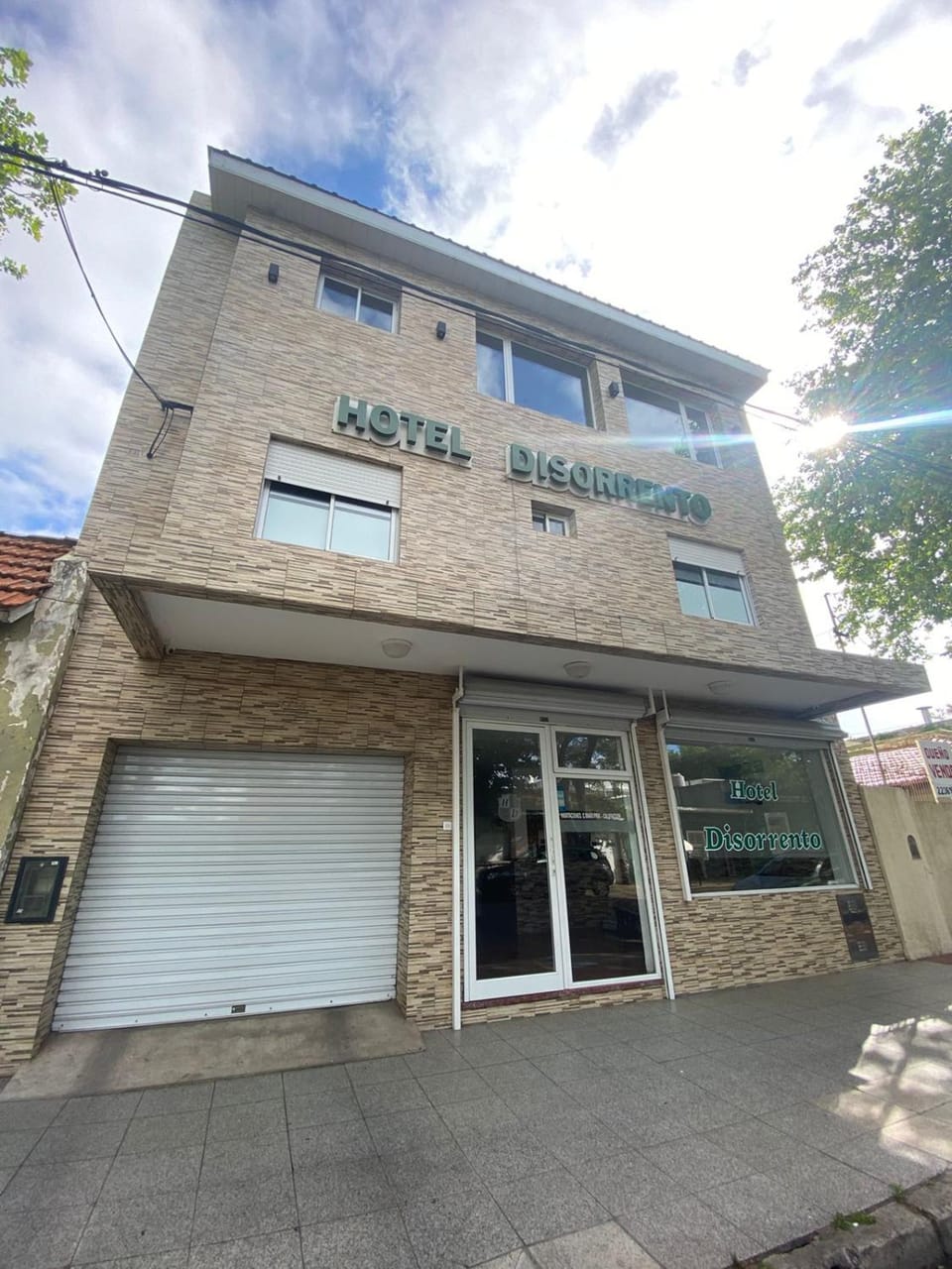 Facade/entrance