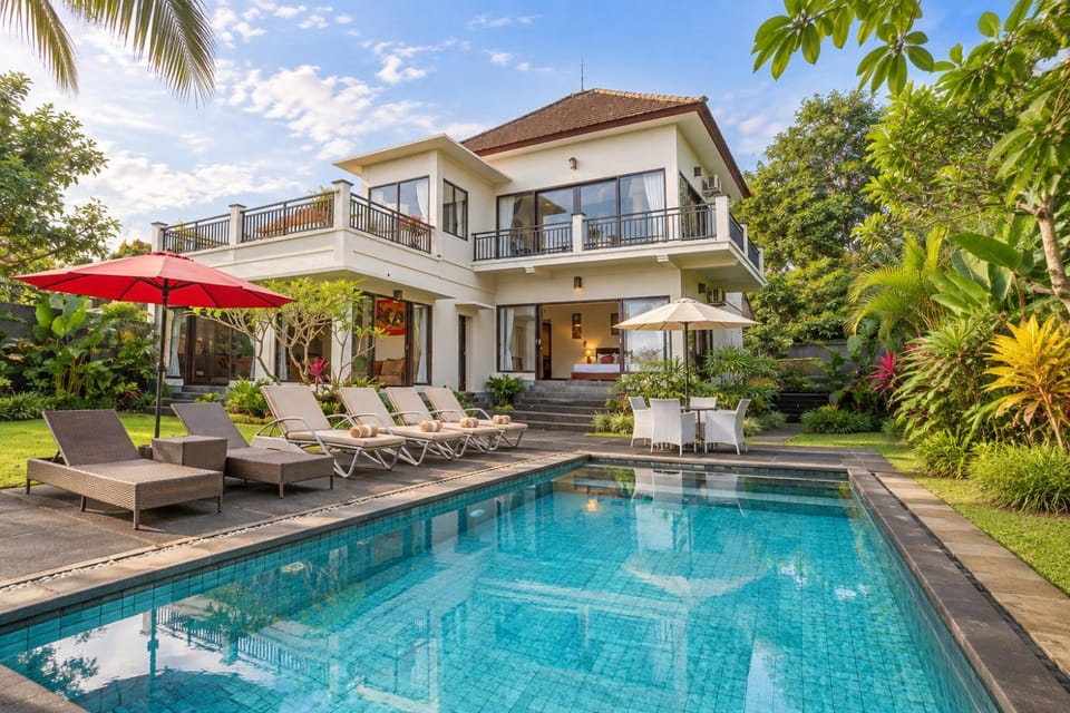 Property building, Day, Garden, View (from property/room), Balcony/Terrace, Garden view, Pool view, Swimming pool, sunbed