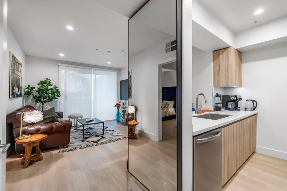 15 City View Santa Monica Apartment in Santa Monica