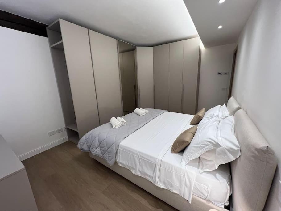 Bed, Photo of the whole room, Bedroom, towels, wardrobe