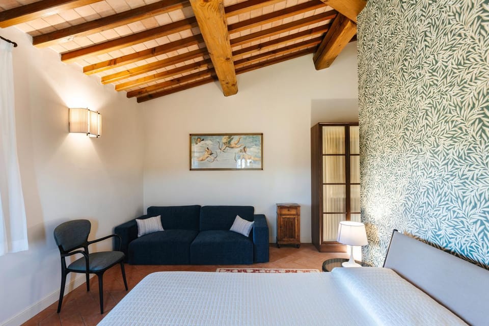Bed, Photo of the whole room