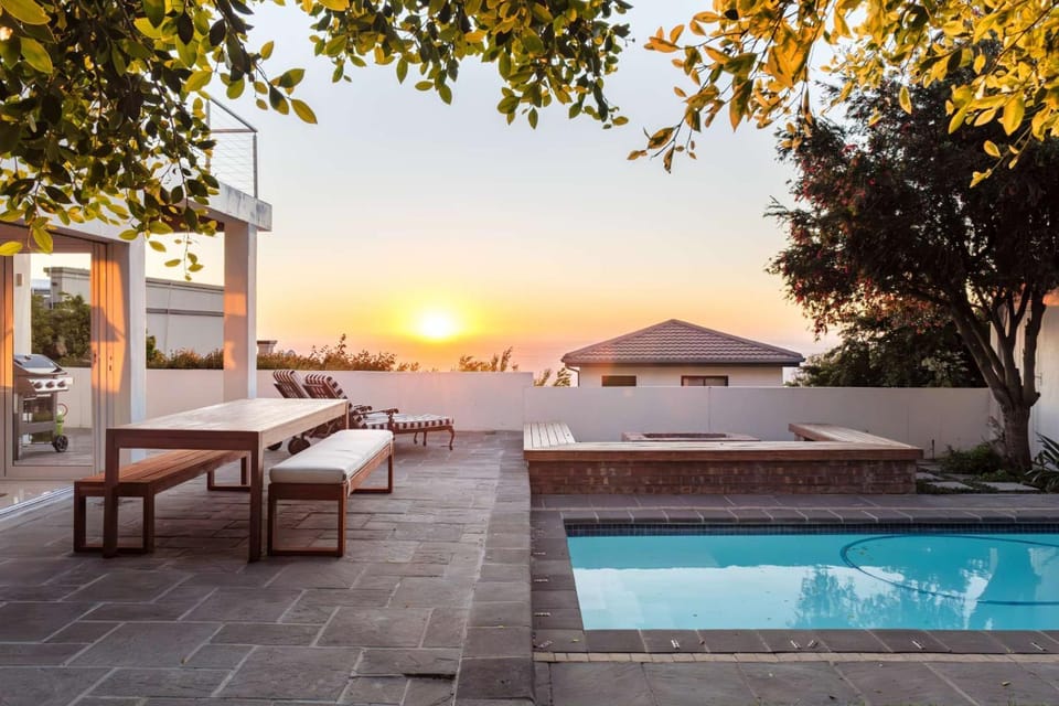 Sea view, Swimming pool, sunbed