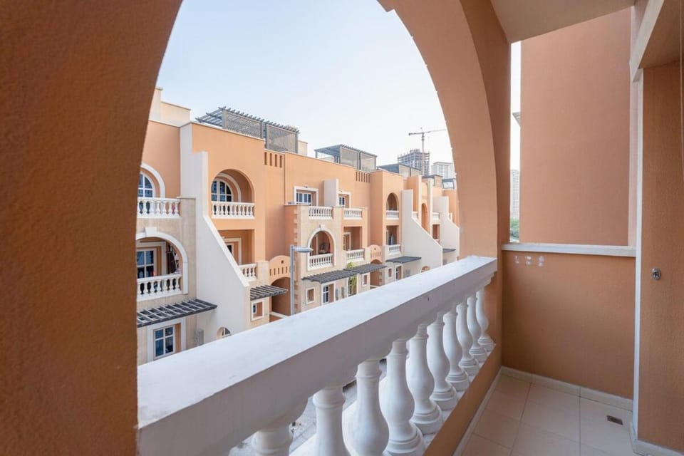 Free housekeeping visits during your stay - StayShort - Cozy 1-Bedroom Apartment in Summer Residences JVC Apartment in Dubai