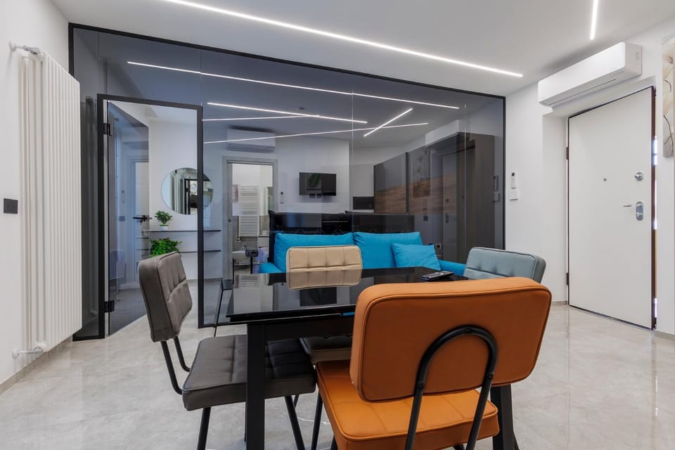 Communal lounge/ TV room, TV and multimedia, Living room, Seating area, Dining area